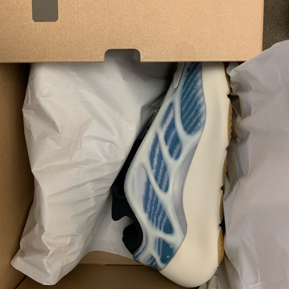 Yeezy 700 “Kyanite” size 7 - Picture 3 of 4